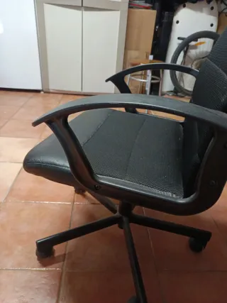 Silla de oficina negra