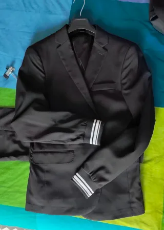 Traje negro americana TM, pantalón y chaleco.Nuevo