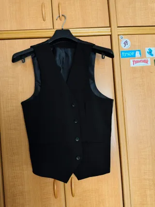 Traje negro americana TM, pantalón y chaleco.Nuevo