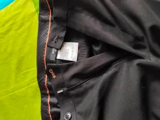 Traje negro americana TM, pantalón y chaleco.Nuevo