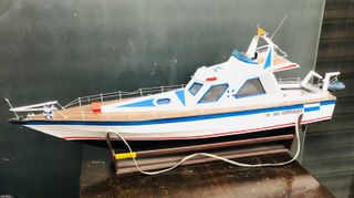 Maqueta Lancha Sea Commander con motor