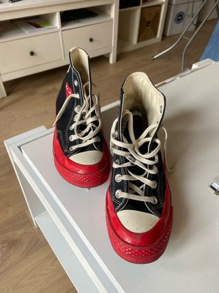 Converse Chuck Taylor All Star rojas y negras