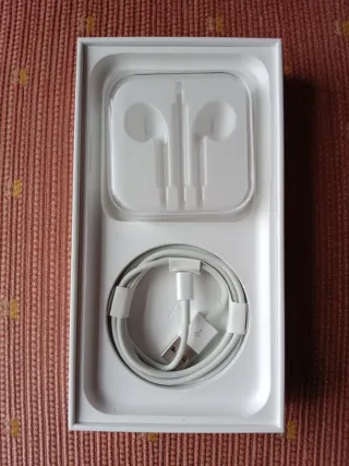 Caja iPhone 11 Blanca 128GB + Fundas Origina Apple