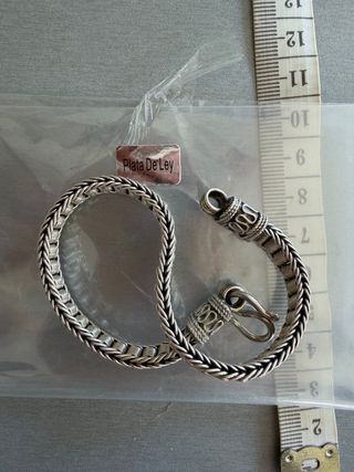 Pulsera plata trenzada me viene grande