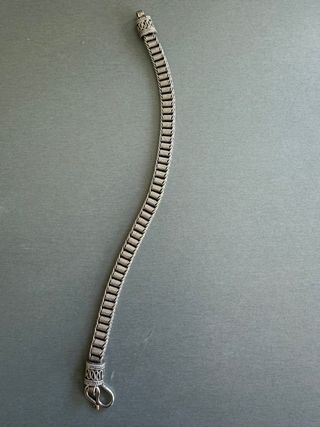 Pulsera plata trenzada me viene grande