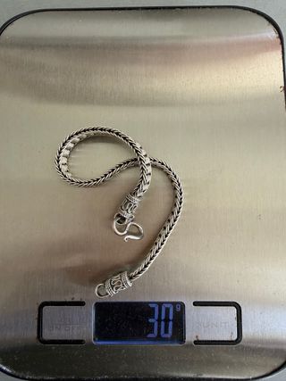 Pulsera plata trenzada me viene grande