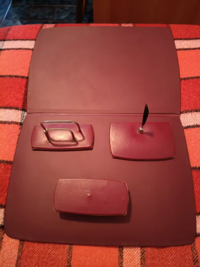 Set da scrivania in pelle bordeaux