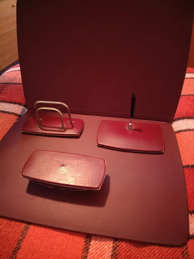 Set da scrivania in pelle bordeaux