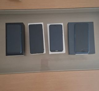 Confezione da 4 cellulari per uso o ricambi