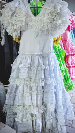 Traje Flamenca Blanco Elegante