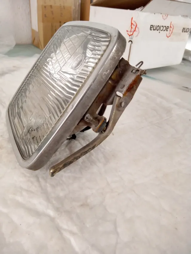 Óptica Faro SEAT 124- 1430 Fores 3175