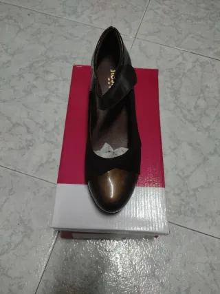 Zapatos de mujer nuevos