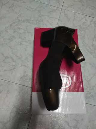Zapatos de mujer nuevos