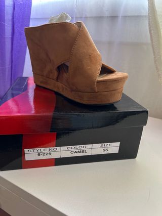 Zapato de cuña marrón talla 36