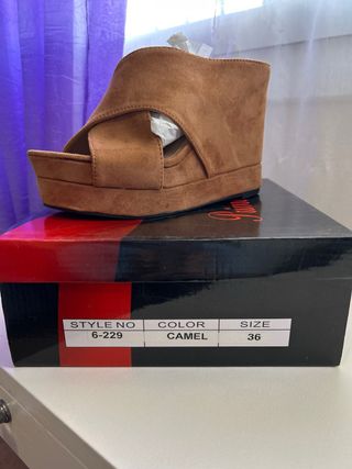 Zapato de cuña marrón talla 36