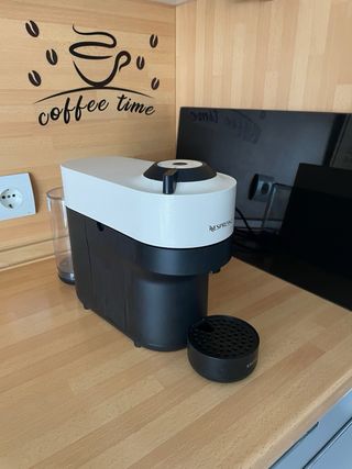 Cafetera Nespresso Vertuo Blanca y Negra