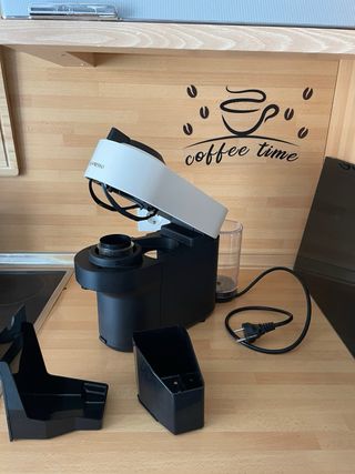 Cafetera Nespresso Vertuo Blanca y Negra