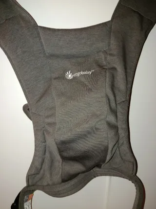 Mochila portabebés gris