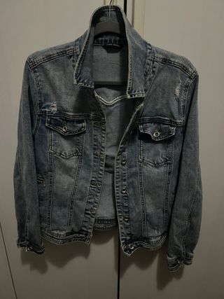Chaqueta tejana desgastada