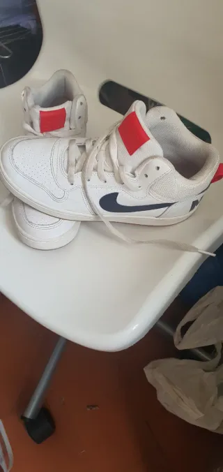 Zapatillas Nike Blancas y Rojas