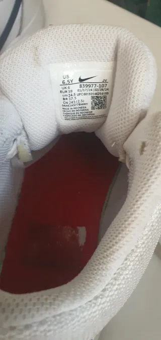 Zapatillas Nike Blancas y Rojas