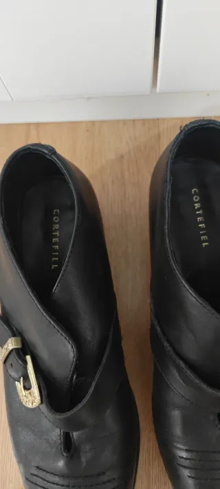 Zapatos de piel negros con hebilla