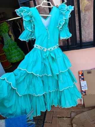 Traje Flamenca Turquesa Volantes con enagua