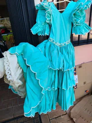 Traje Flamenca Turquesa Volantes con enagua