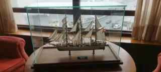 Maqueta Barco Galatea con vitrina