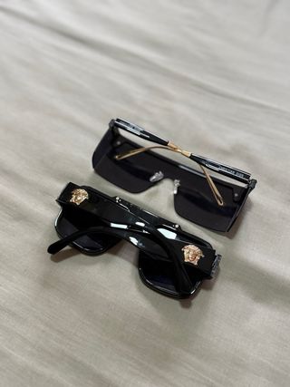 Gafas de Sol Negras y Doradas