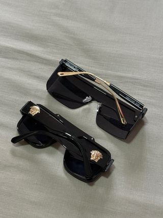 Gafas de Sol Negras y Doradas