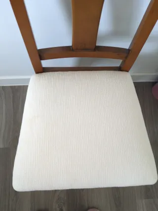 Sedia in legno vintage beige