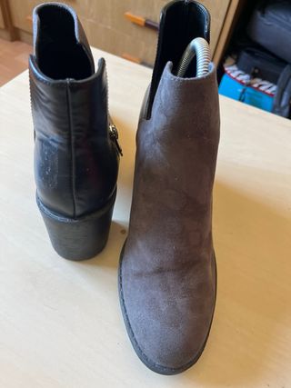 Botines grises y negros con tacón, cómodas 2 usos