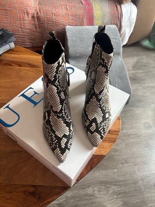 Botines Guess Piel Serpiente Talla 36