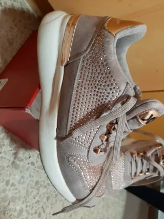 Zapatilla XTI mujer rosa y oro talla 40