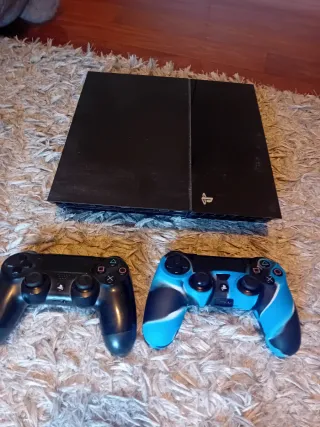 PS4 (PlayStation 4) Negra + 2 Mandos más 15 juegos