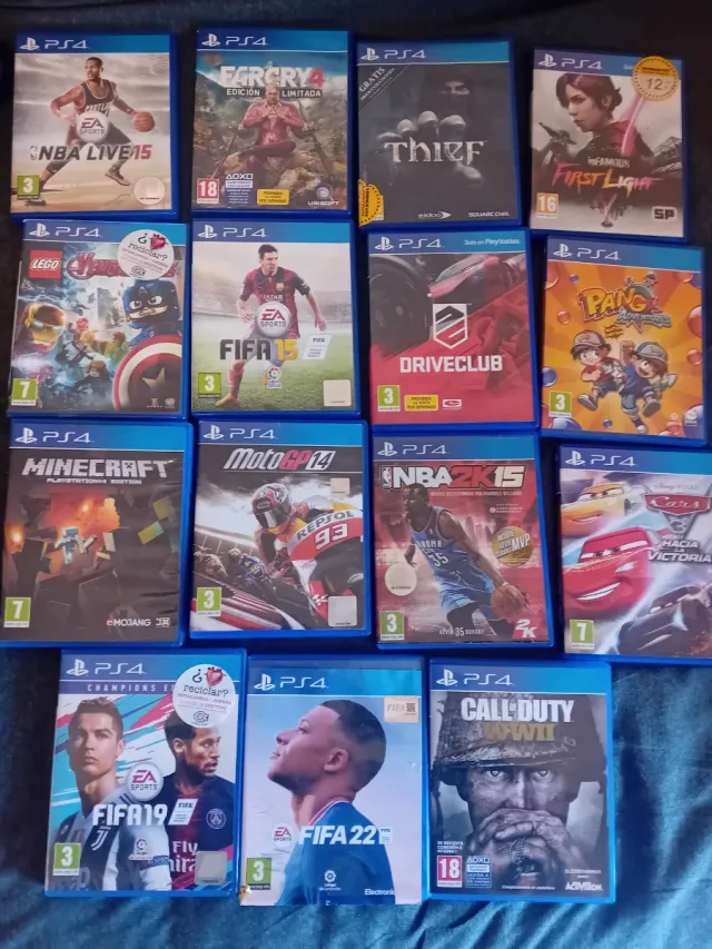 PS4 (PlayStation 4) Negra + 2 Mandos más 15 juegos