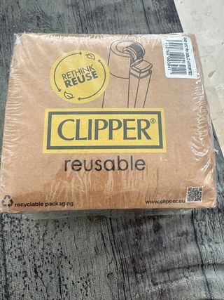 Scatola di accendini Clipper riutilizzabili multicolore