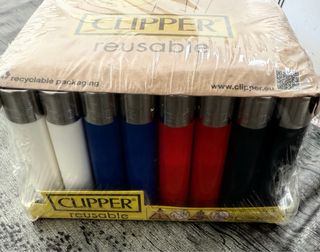 Scatola di accendini Clipper riutilizzabili multicolore