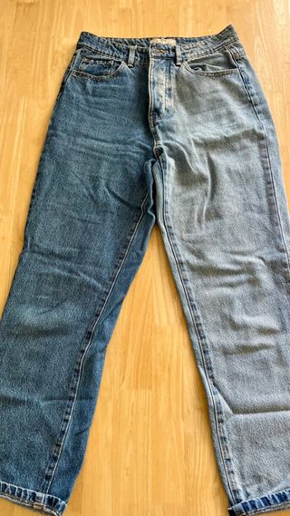 Pantalón vaquero mom fit bicolor