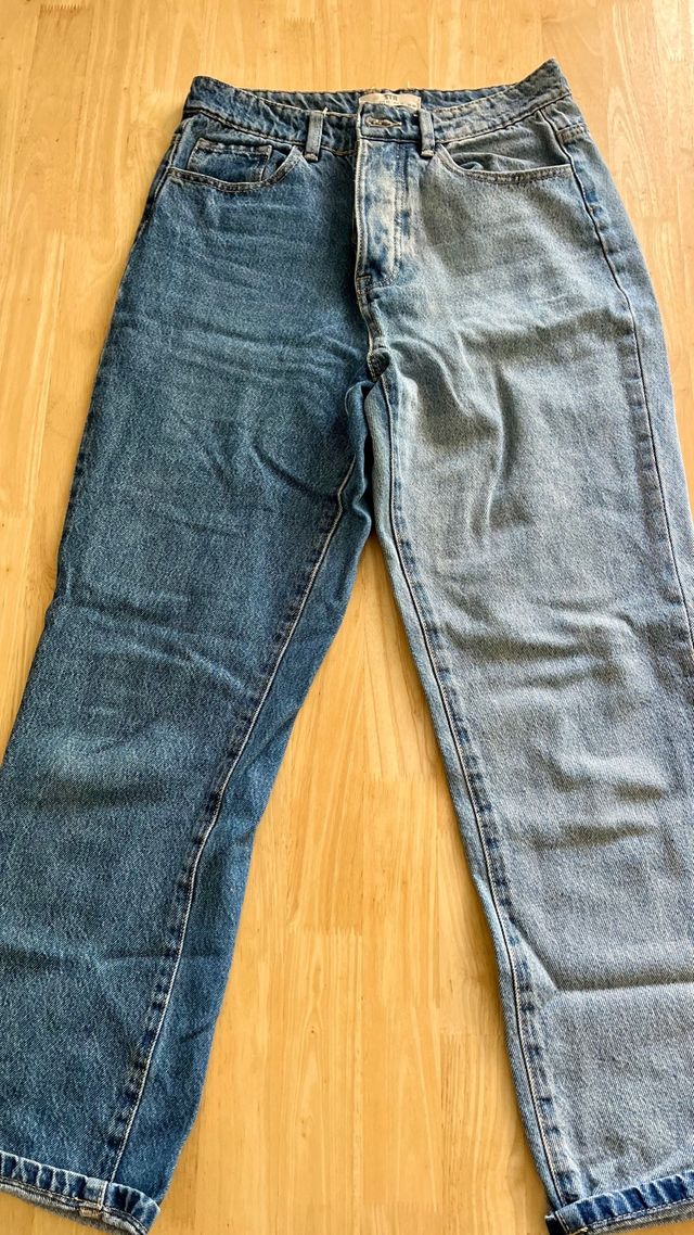 Pantalón vaquero mom fit bicolor