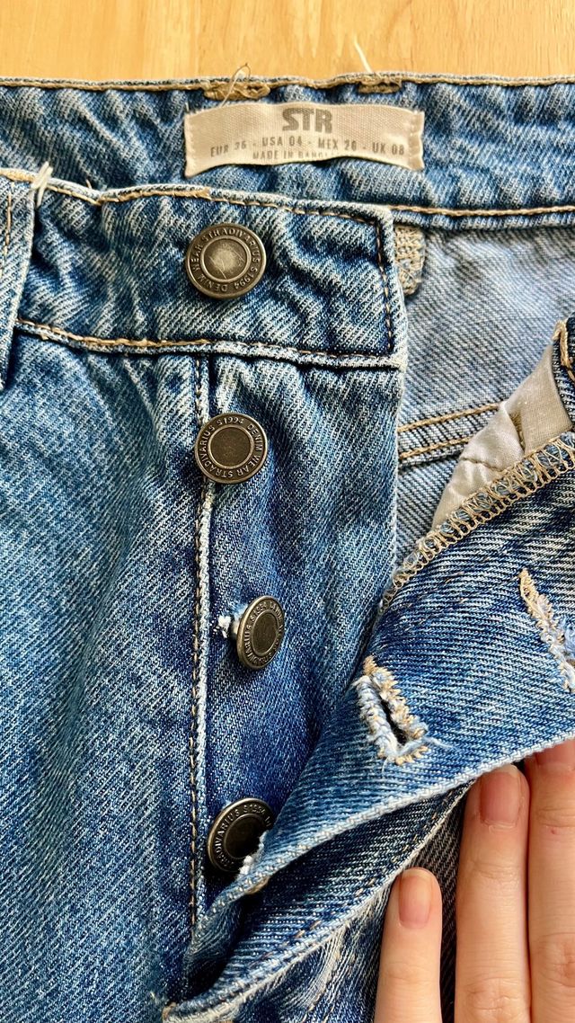 Pantalón vaquero mom fit bicolor