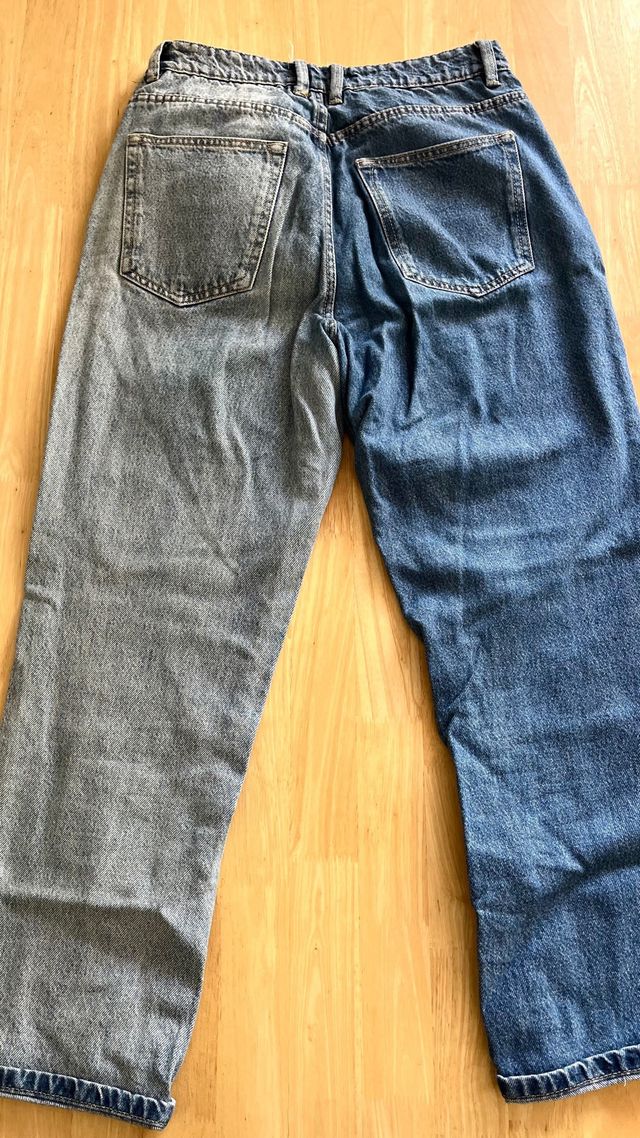 Pantalón vaquero mom fit bicolor