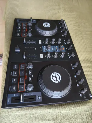 Controlador DJ Traktor Kontrol S2