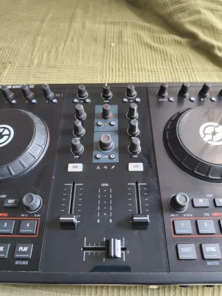 Controlador DJ Traktor Kontrol S2