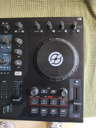 Controlador DJ Traktor Kontrol S2