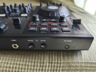 Controlador DJ Traktor Kontrol S2