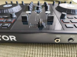 Controlador DJ Traktor Kontrol S2