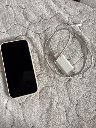 iPhone 11 Negro 64GB + cargador