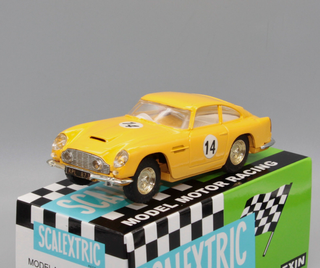 Aston Martin BD4 Triang Scalextric RECREACION